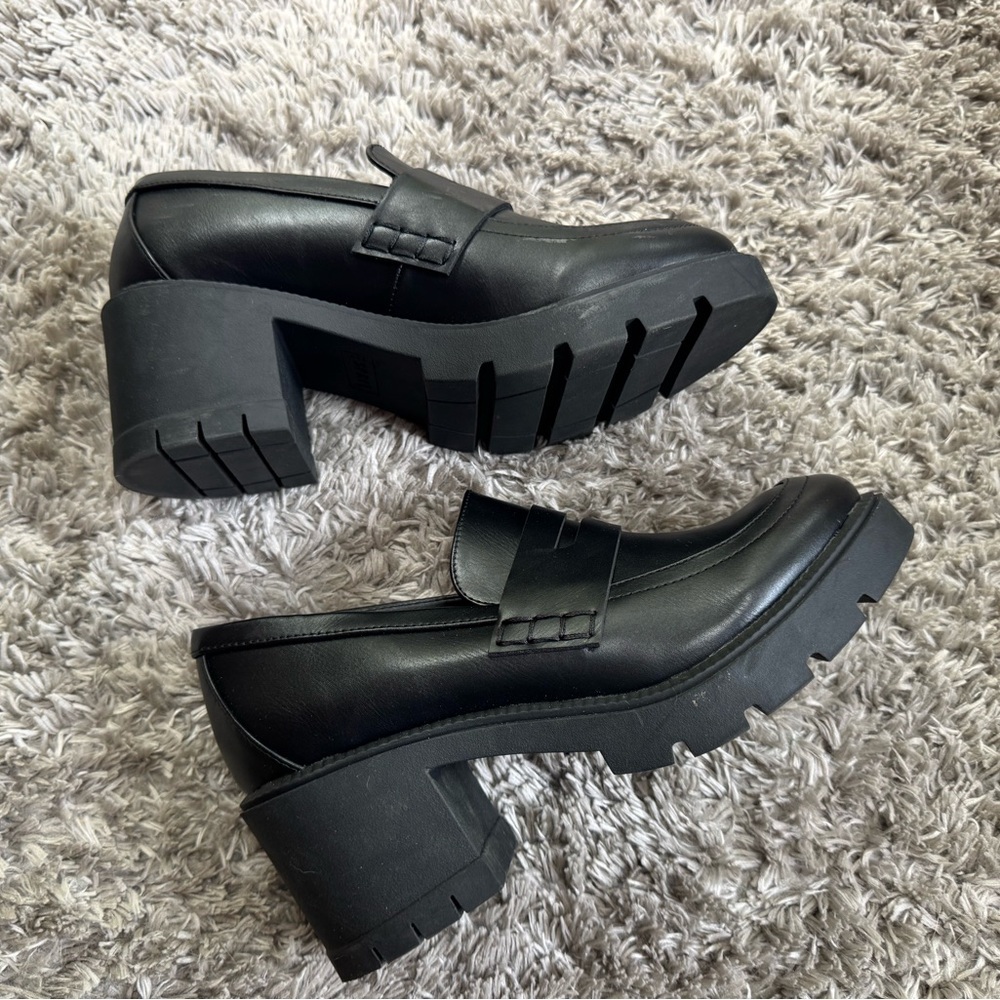 Esprit women’s black chunky loafer size 8